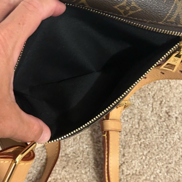 Louis Vuitton My World Tour Bumbag - Picture 9 of 16